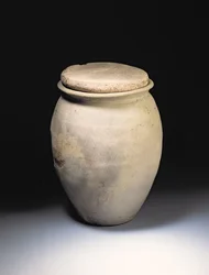 Kremationsurne mit Gittermuster, vom römischen Fundort in Newstead, Melrose